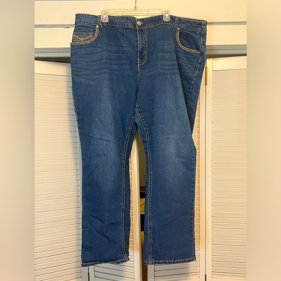 Plus size mid-rise jeans. Lane Bryant size 28 - Picture 2 of 2